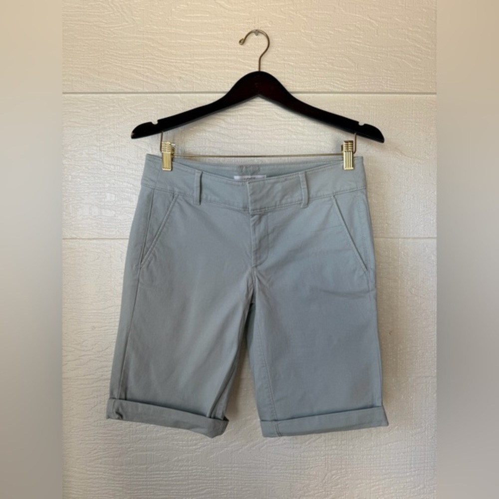 NWT LOFT Bermuda Shorts Sage Green Size 2 10” Inseam